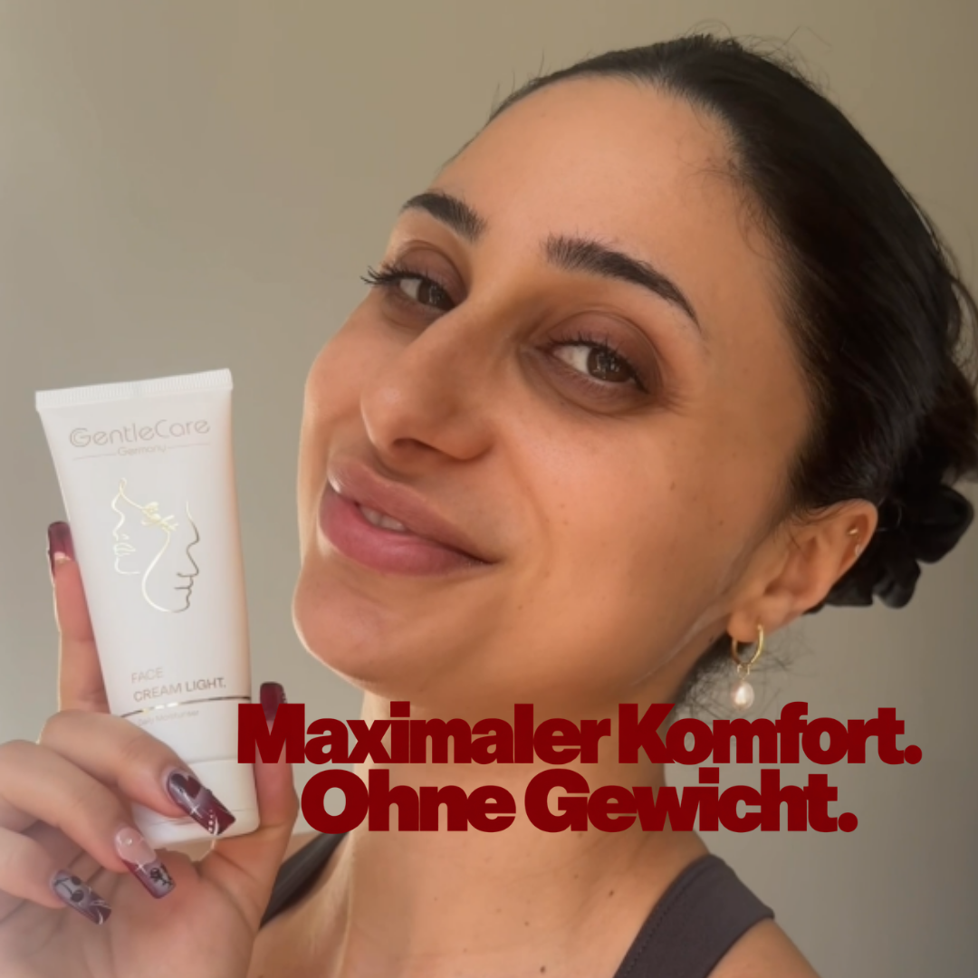 Lächelnde Frau mit einer GentleCare Face Cream Light Tube, dazu die Zeile 'Maximaler Komfort. Ohne Gewicht.'