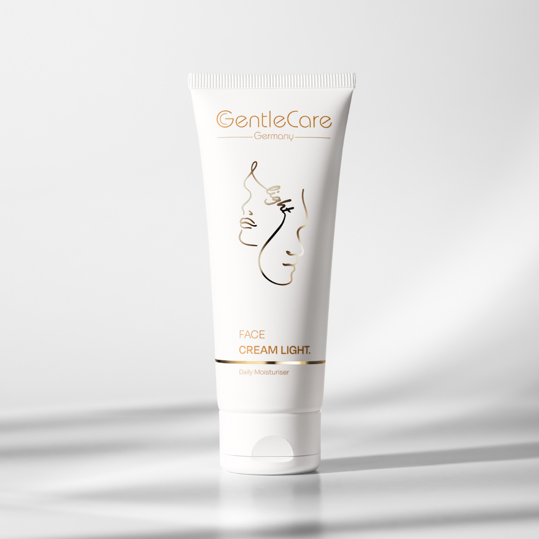 GentleCare Face Cream Light Tube auf hellgrauem Studiohintergrund